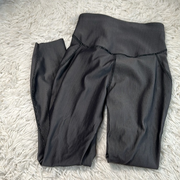 Lululemon Base Pace High-Rise Tight 25" *Two-Tone Ribbed Black / Gull Grey - Picture 3 of 5